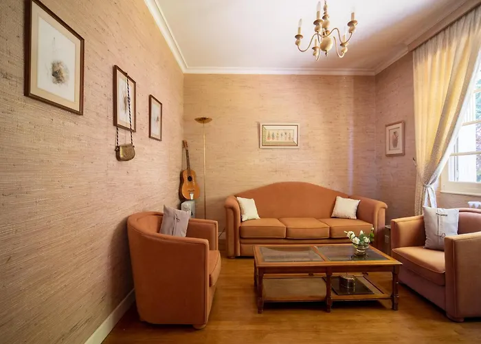 Quaint With Garden *